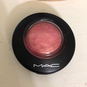 MAC Mineralize Blush in color Petal Power